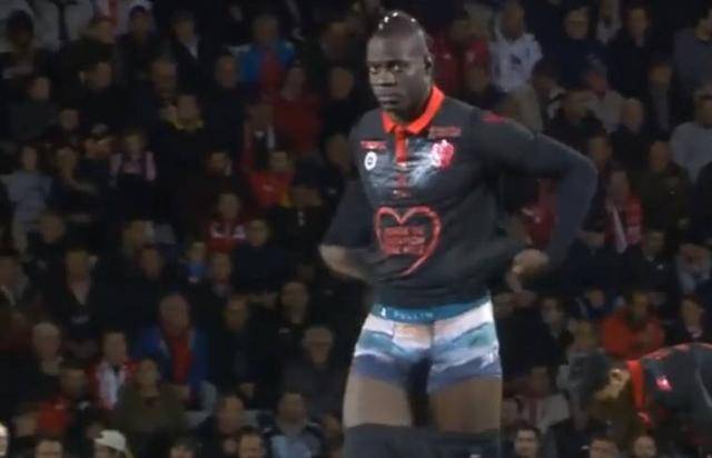 海港战武里南联海报：以物理试卷为背景，解“南”题（海港对阵武里南联海报：物理试卷背景，破解“南”题）