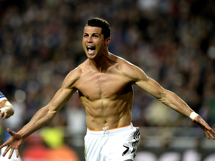 曼联2-2埃弗顿，B费点射+助攻，芒特破门，海文自摆乌龙（曼联2-2战平埃弗顿：B费点球+助攻，芒特建功，海文乌龙送礼）