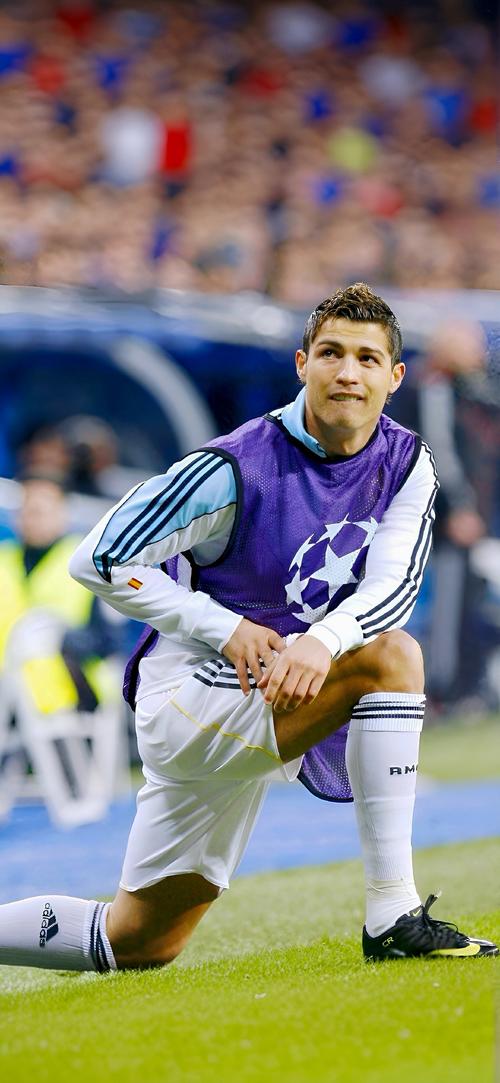 埃芬博格：希望未来乌尔比希成为拜仁一门，目前他是出色替补（埃芬博格：期待乌尔比希将来坐稳拜仁头号门将，目前他仍是优秀替补）