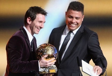 教练夸他“像黄金一样重要”（教练：他的重要性堪比黄金）